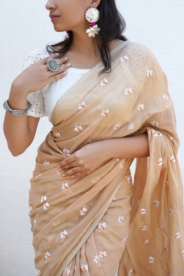 Earrings Teejh Teejh Reiya Beige Embroidered Mulmul Cotton Saree Earrings Teejh Teejh Reiya Beige Embroidered Mulmul Cotton Saree