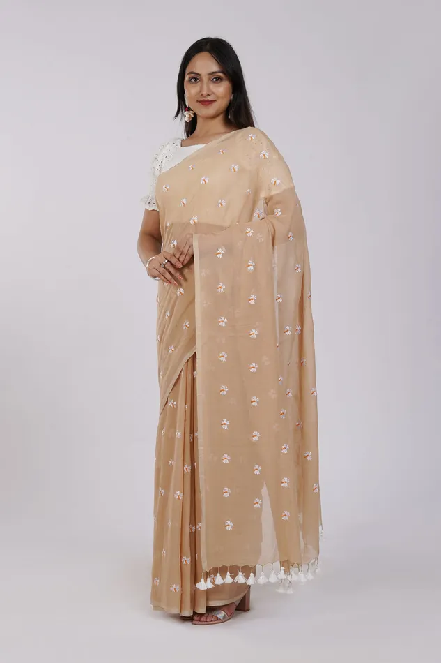 Earrings Teejh Teejh Reiya Beige Embroidered Mulmul Cotton Saree Earrings Teejh Teejh Reiya Beige Embroidered Mulmul Cotton Saree