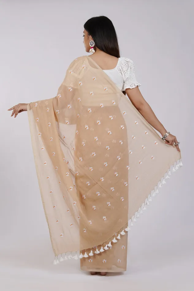Earrings Teejh Teejh Reiya Beige Embroidered Mulmul Cotton Saree Earrings Teejh Teejh Reiya Beige Embroidered Mulmul Cotton Saree