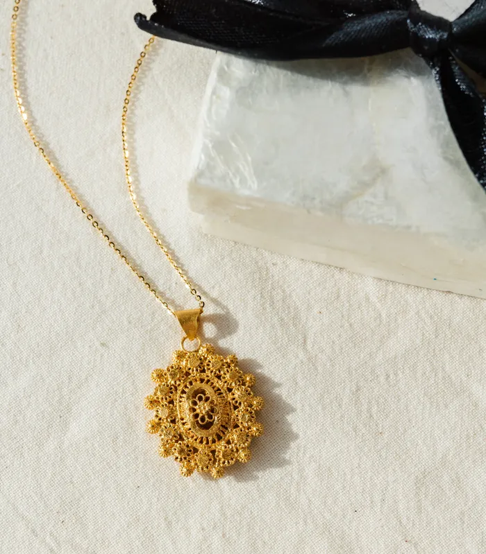 AMAMI Necklaces Mini Relikaryo Pendant Necklace