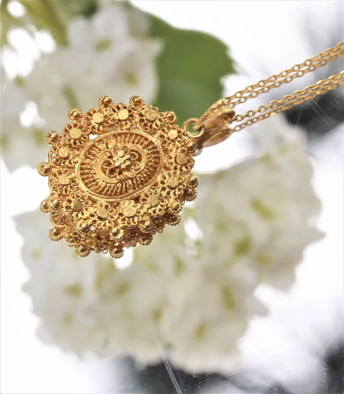 AMAMI Necklaces Mini Relikaryo Pendant Necklace