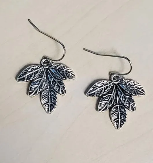 Earrings E1093 Silver Cluster of Leaves Earrings polly