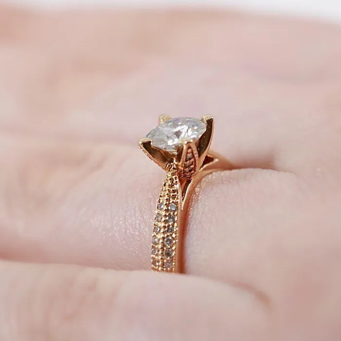 Rings Fire Brilliance 6mm Moissanite Accent Diamond 14K Yellow Gold Engagement Ring 1 Carat Total Weight