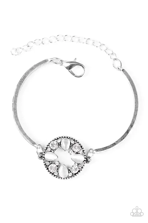Bracelets Paparazzi Jewelry Paparazzi Bracelet A MOONWALK In The Park White