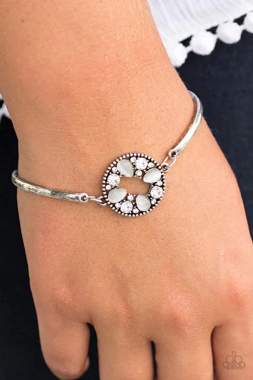Bracelets Paparazzi Jewelry Paparazzi Bracelet A MOONWALK In The Park White
