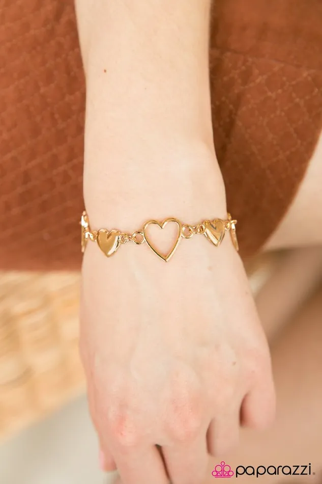 Bracelets Paparazzi Jewelry Paparazzi Bracelet HEART To Handle Gold