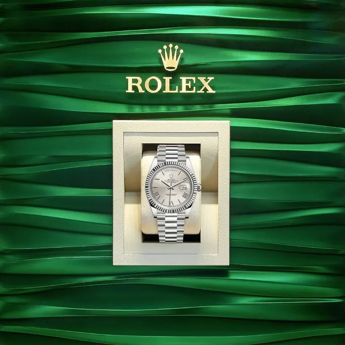 Bracelets Rolex Rolex Day Date 40mm Ref 2282390006 Silver Quadrant Motif Roman Dial Fluted Bezel 18K White Gold President Bracelet Mens Watch