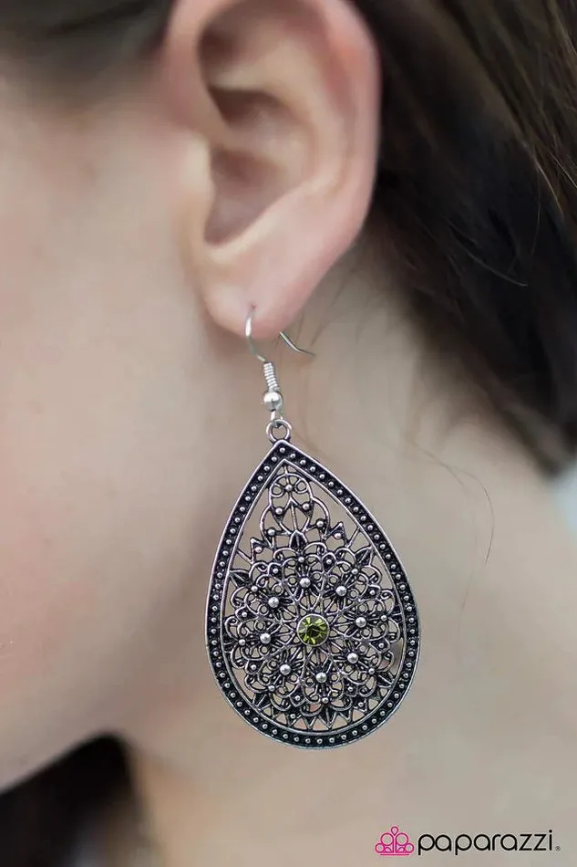 Paparazzi Earring My Queen Green Paparazzi Jewelry Earrings
