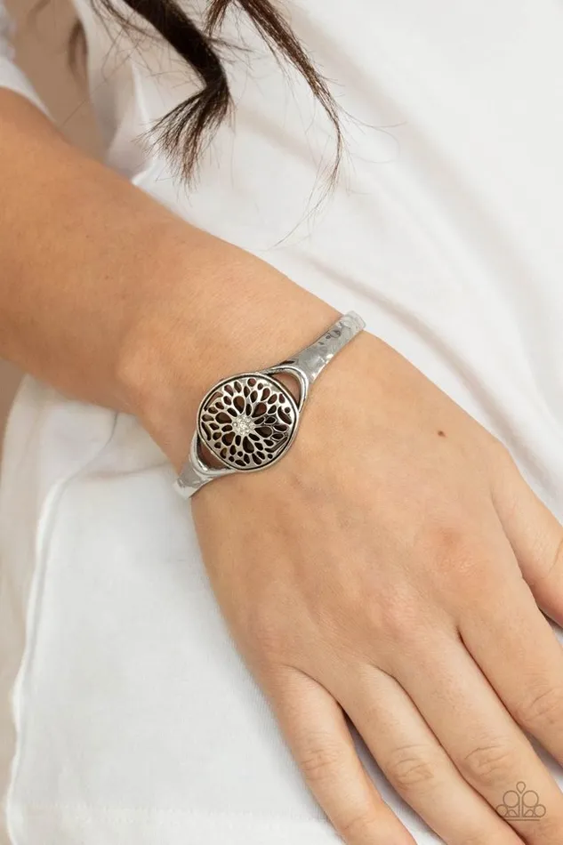 Paparazzi Jewelry Bracelets Paparazzi Bracelet Modern Meadow White