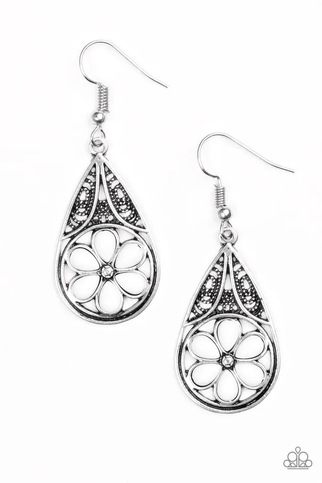 Paparazzi Jewelry Earrings Paparazzi Earring Countryside Cottage White