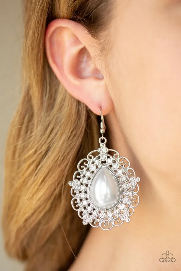 Paparazzi Jewelry Earrings Paparazzi Earring Incredibly Celebrity White