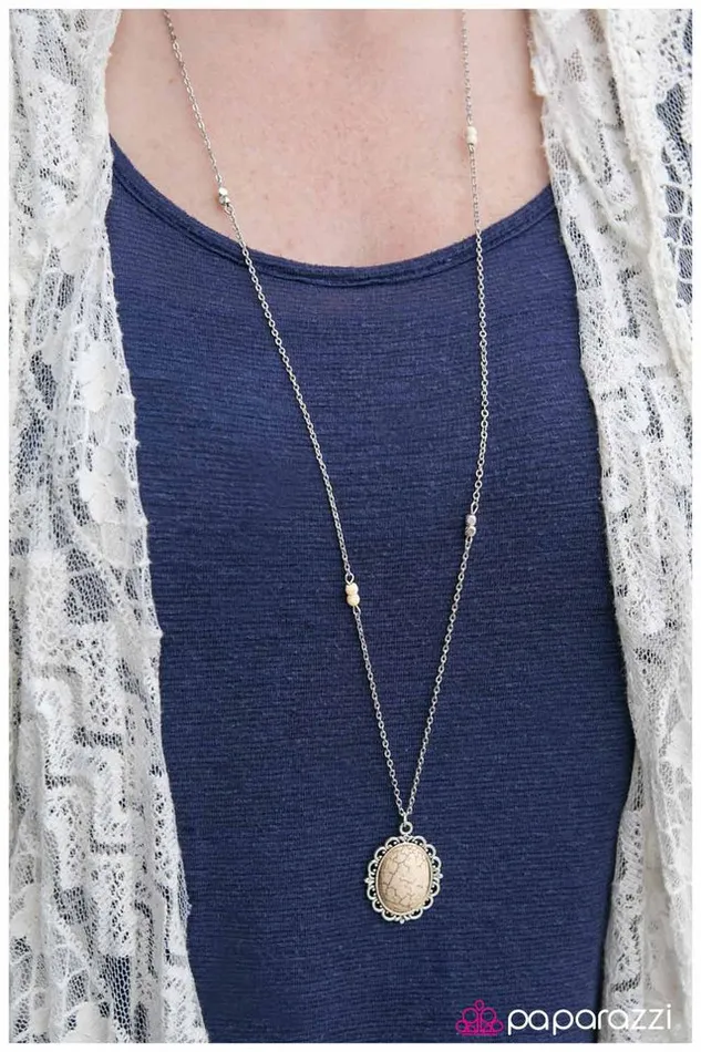 Paparazzi Jewelry Necklaces Paparazzi Necklace Queen Of The Stone Age White