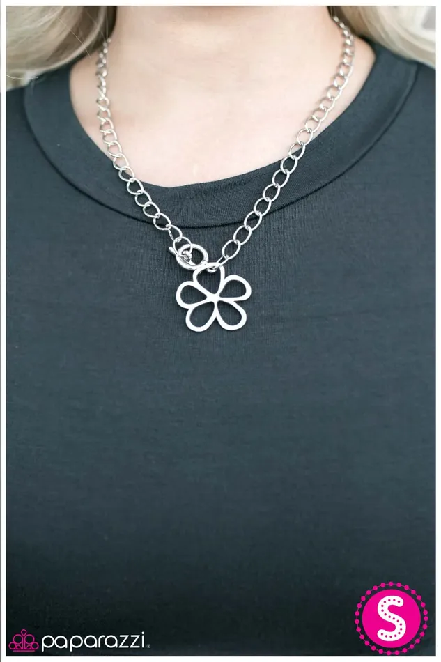 Paparazzi Jewelry Necklaces Paparazzi Necklace Simply Divine Silver