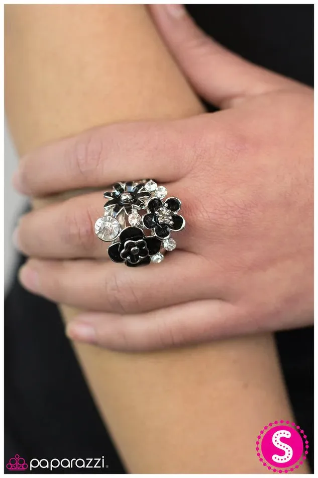 Paparazzi Jewelry Rings Paparazzi Ring Among the Wildflowers Black