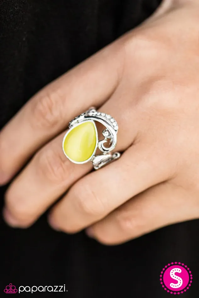 Paparazzi Jewelry Rings Paparazzi Ring Glassy and Glamorous Yellow
