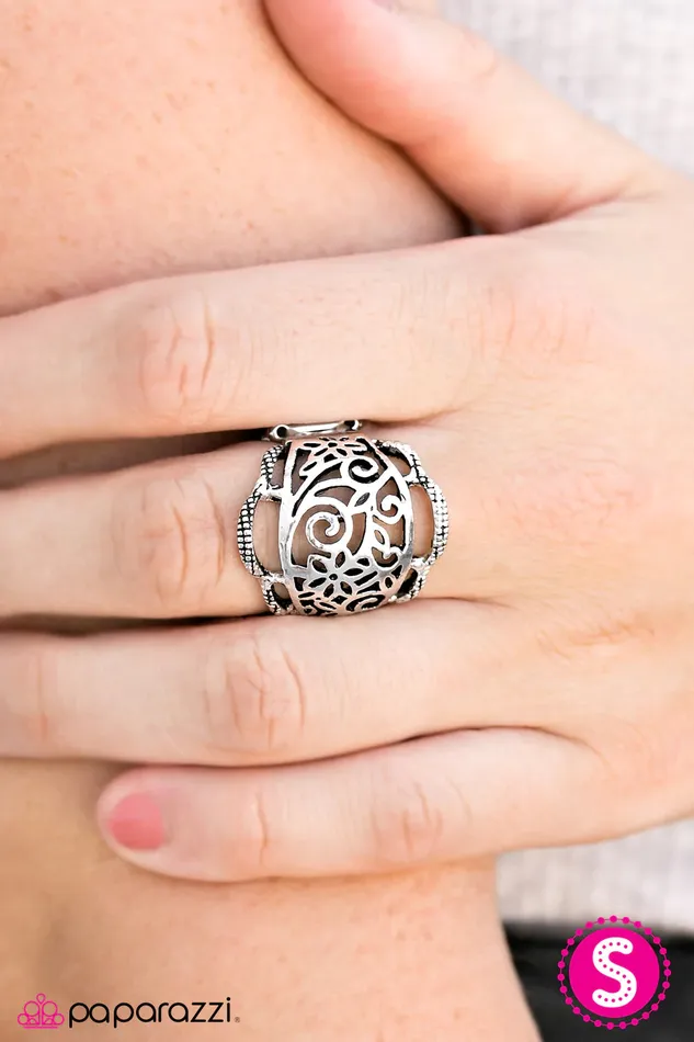 Paparazzi Ring Gorgeous Gardens Silver Paparazzi Jewelry Rings