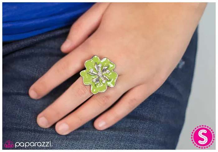 Rings Paparazzi Ring Ahead Of the Curve Green Paparazzi Jewelry