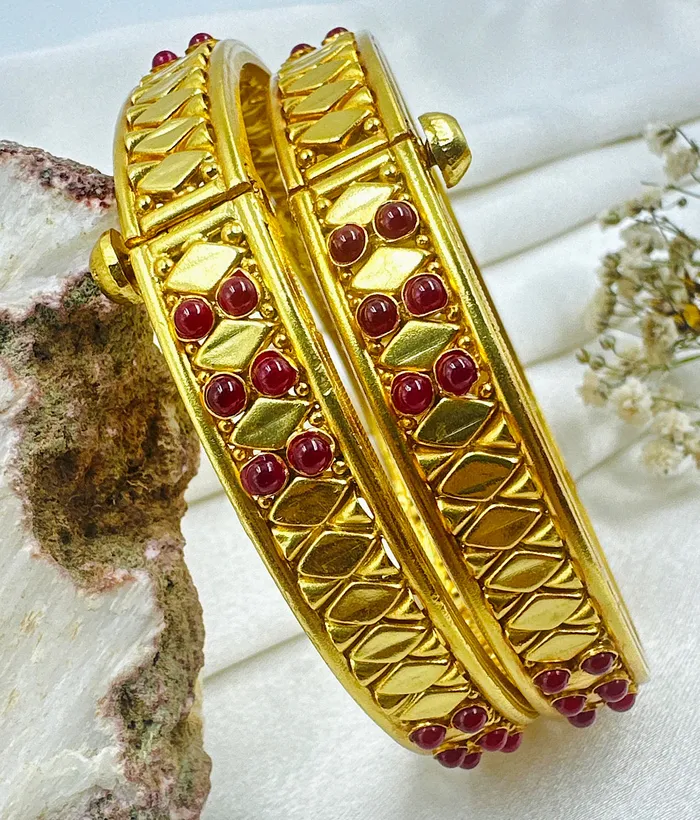 Bracelets The Pratiksha Silver Kemp Openable Kada Bracelet RedSize 26 Silversmith