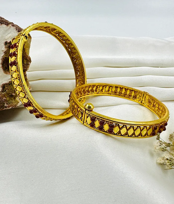 Bracelets The Pratiksha Silver Kemp Openable Kada Bracelet RedSize 26 Silversmith