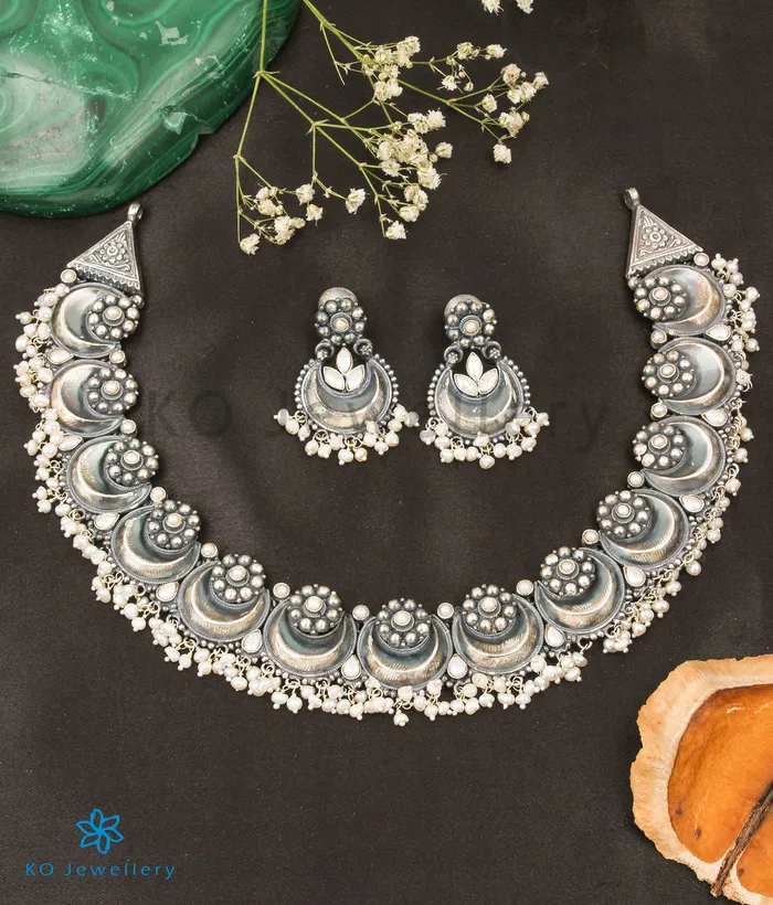 Necklaces Silversmith The Mahika Kempu Necklace PearlOxidised