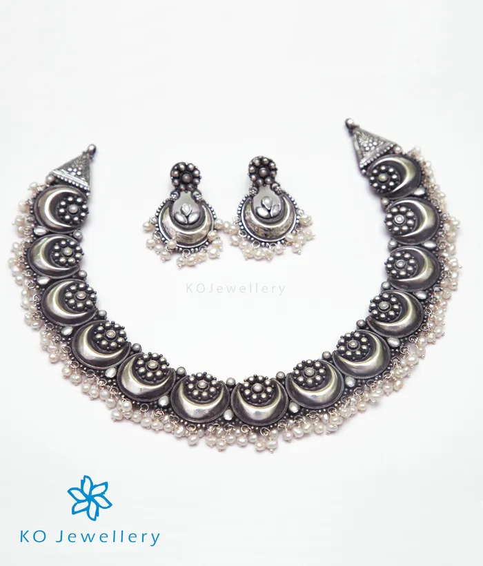 Necklaces Silversmith The Mahika Kempu Necklace PearlOxidised