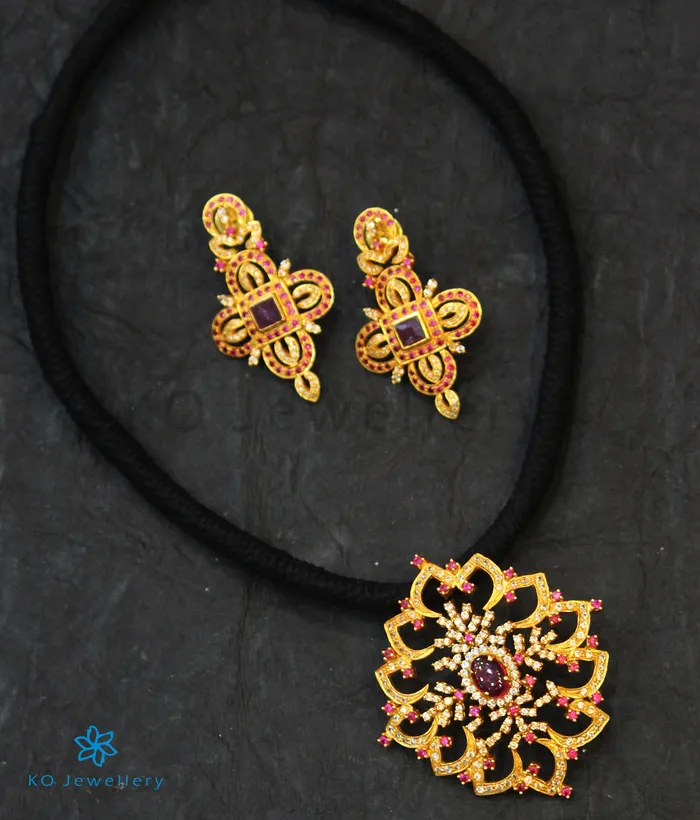 Silversmith Necklaces The Sattvam Silver Floral Necklace