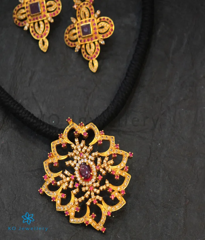 Silversmith Necklaces The Sattvam Silver Floral Necklace