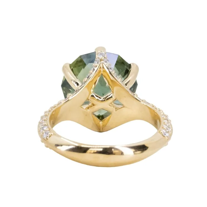 Anueva Jewelry 675ct Fancy Untreated Umba Sapphire Diamondstudded Six Prong Split Shank Solitaire in 18k Yellow Gold PreStyled Sets