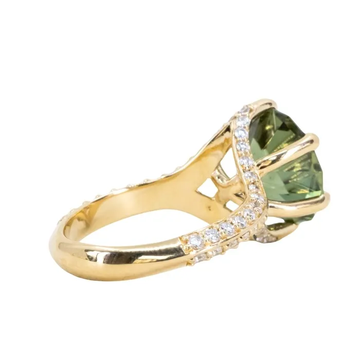 Anueva Jewelry 675ct Fancy Untreated Umba Sapphire Diamondstudded Six Prong Split Shank Solitaire in 18k Yellow Gold PreStyled Sets