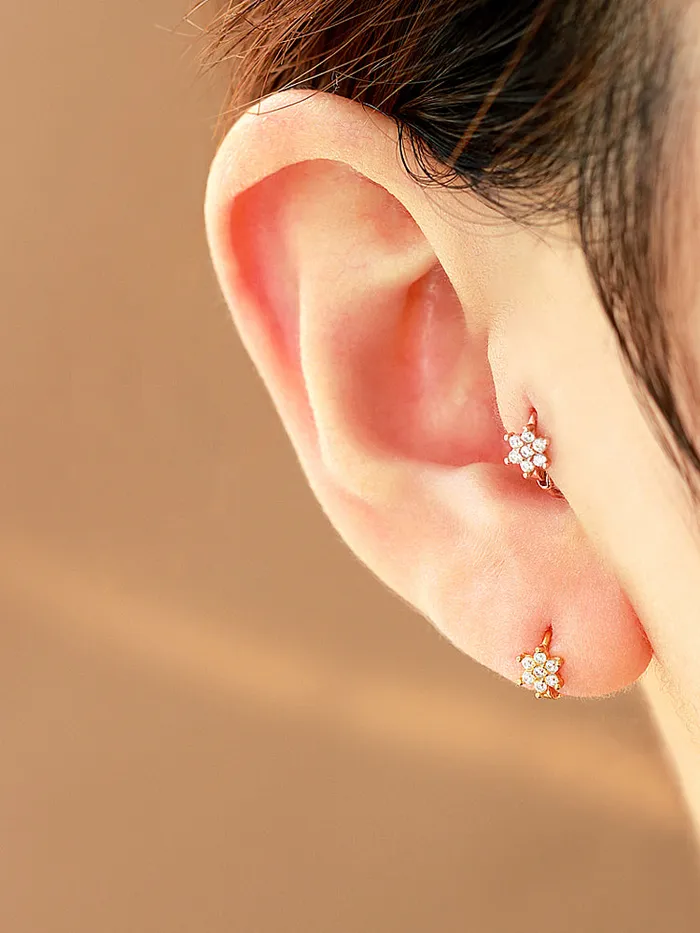 Earrings MinimalBijoux 925 Silver Flower Hoop Earring
