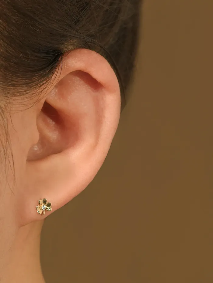 MinimalBijoux 14K Gold Lucky Clover Cartilage Earring 20G18G16G Earrings