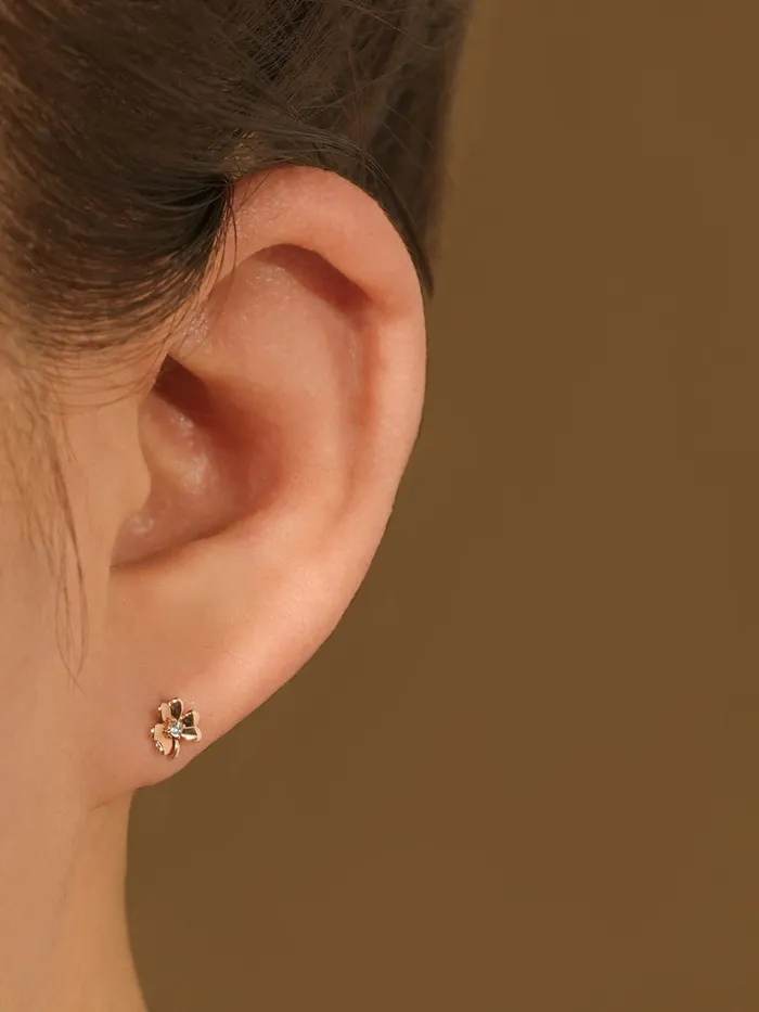 MinimalBijoux 14K Gold Lucky Clover Cartilage Earring 20G18G16G Earrings