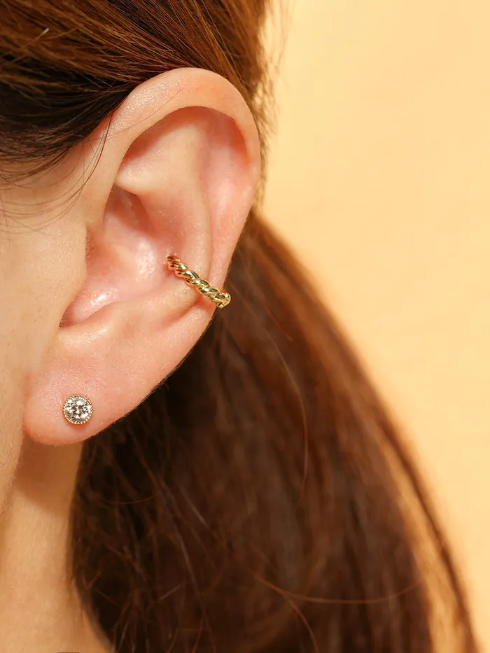MinimalBijoux 14K Gold Simple Round Internally Threaded Labret Piercing 18G16G Rings