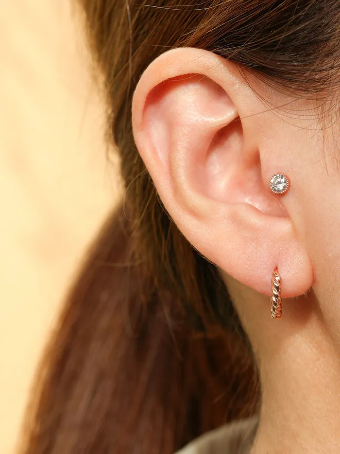 MinimalBijoux 14K Gold Simple Round Internally Threaded Labret Piercing 18G16G Rings