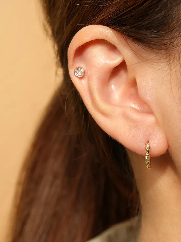 MinimalBijoux 14K Gold Simple Round Internally Threaded Labret Piercing 18G16G Rings