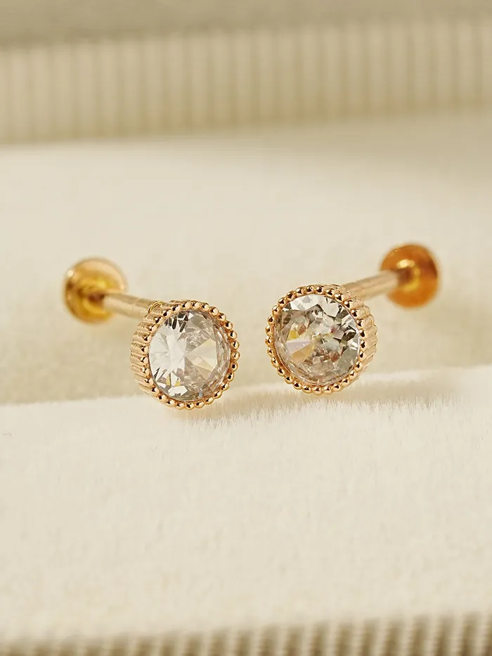 MinimalBijoux 14K Gold Simple Round Internally Threaded Labret Piercing 18G16G Rings