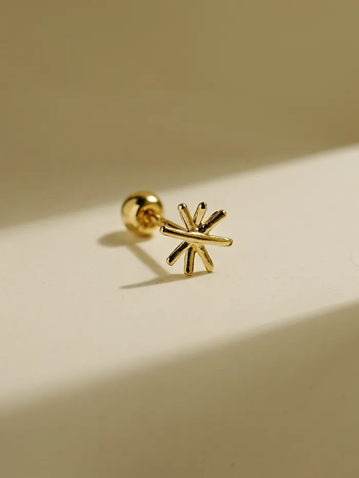 MinimalBijoux Earrings 14K Gold Swing Snow Cartilage Earring 20G