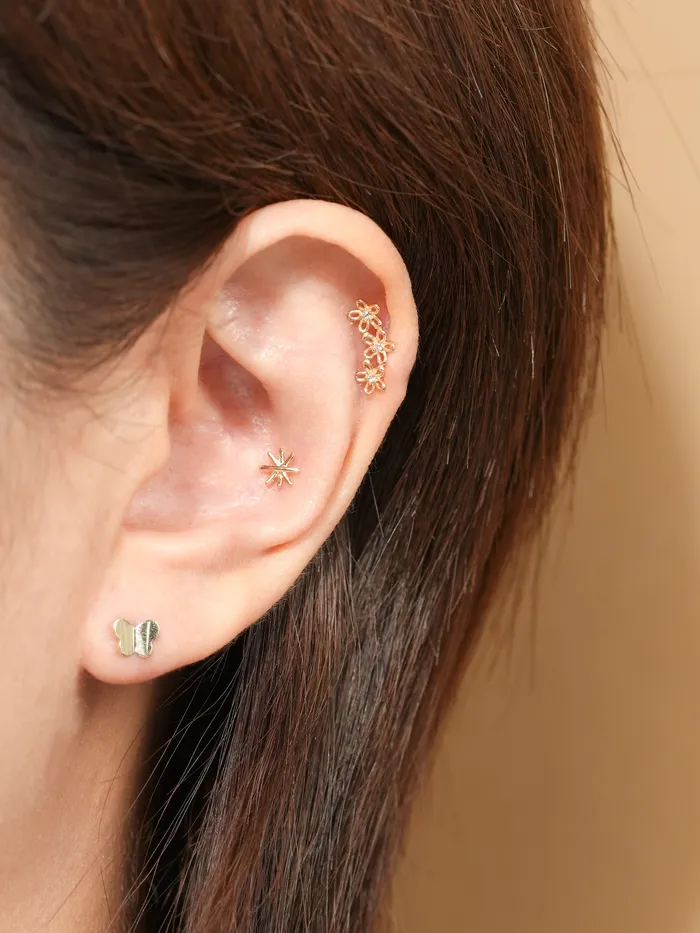 MinimalBijoux Earrings 14K Gold Swing Snow Cartilage Earring 20G