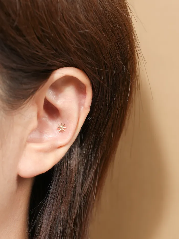 MinimalBijoux Earrings 14K Gold Swing Snow Cartilage Earring 20G