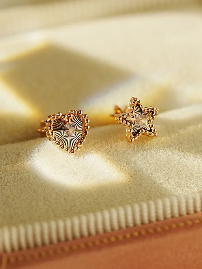 MinimalBijoux Earrings 14K Gold Volume Cutting Heart Star Cartilage Earring 18G16G