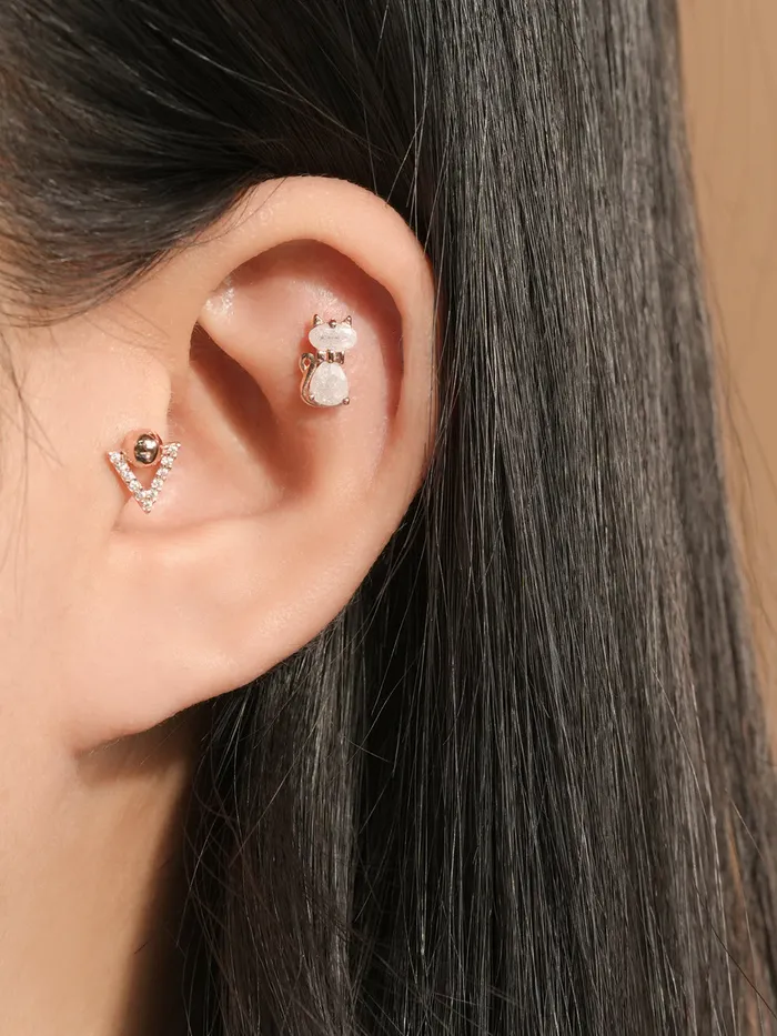 MinimalBijoux Earrings 925 Silver White Cat Cartilage Earring 20G