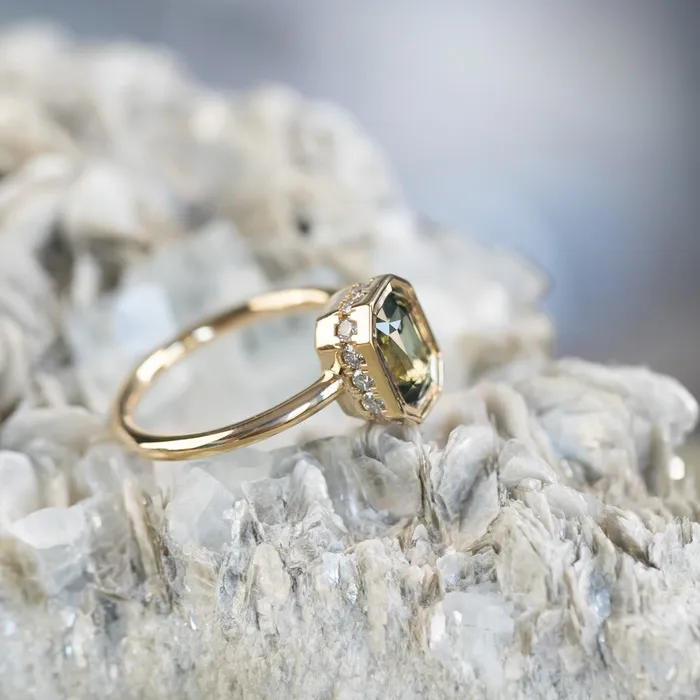 NASHAN Rings 205ct Radiant Cut Green Sapphire Low Profile Bezel Hidden Diamond Halo Solitaire Ring in 14k Yellow Gold