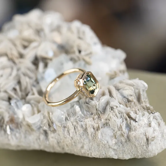 NASHAN Rings 205ct Radiant Cut Green Sapphire Low Profile Bezel Hidden Diamond Halo Solitaire Ring in 14k Yellow Gold