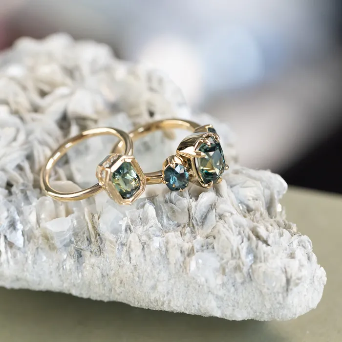 NASHAN Rings 205ct Radiant Cut Green Sapphire Low Profile Bezel Hidden Diamond Halo Solitaire Ring in 14k Yellow Gold