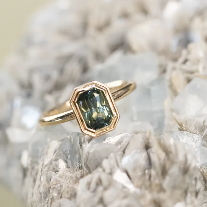 NASHAN Rings 205ct Radiant Cut Green Sapphire Low Profile Bezel Hidden Diamond Halo Solitaire Ring in 14k Yellow Gold